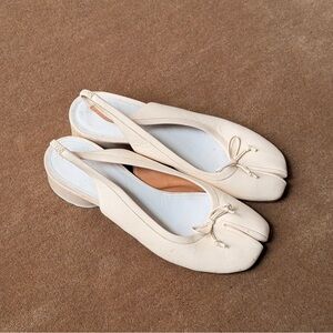 Cream Margiela Tabi Ballet heeled flats